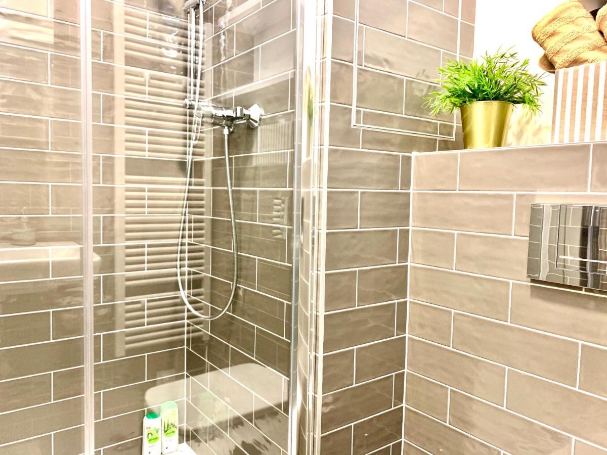 Luxury, Bright With Parking And Balcony In Center Apartmán